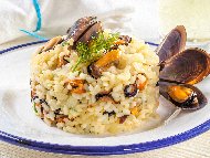 Средиземноморски печени миди с ориз и шафран на фурна